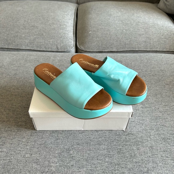 L’INTERVALLE Platform Sandals - Picture 3 of 6